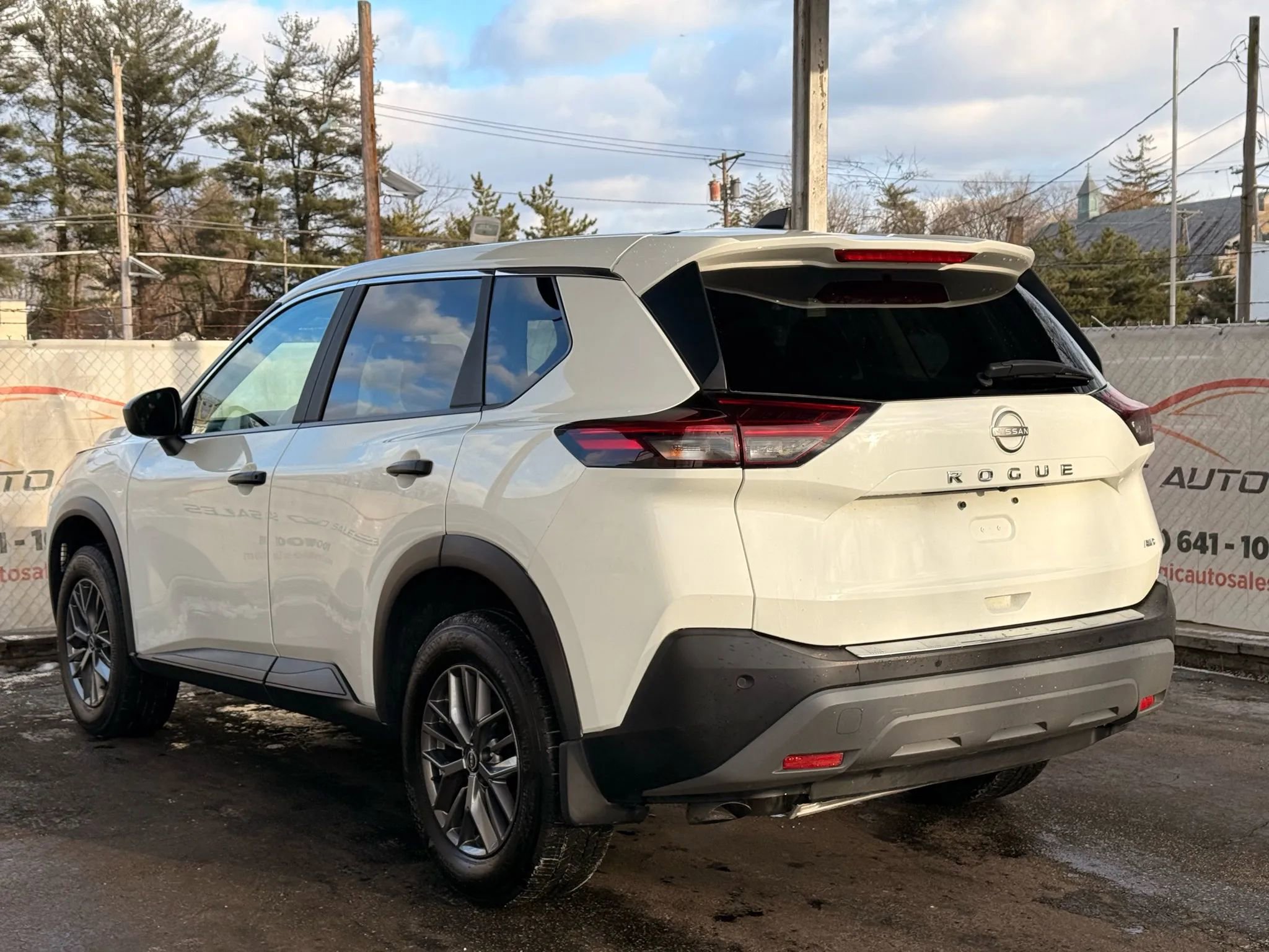 Used 2023 Nissan Rogue S AWD/4WD image 55