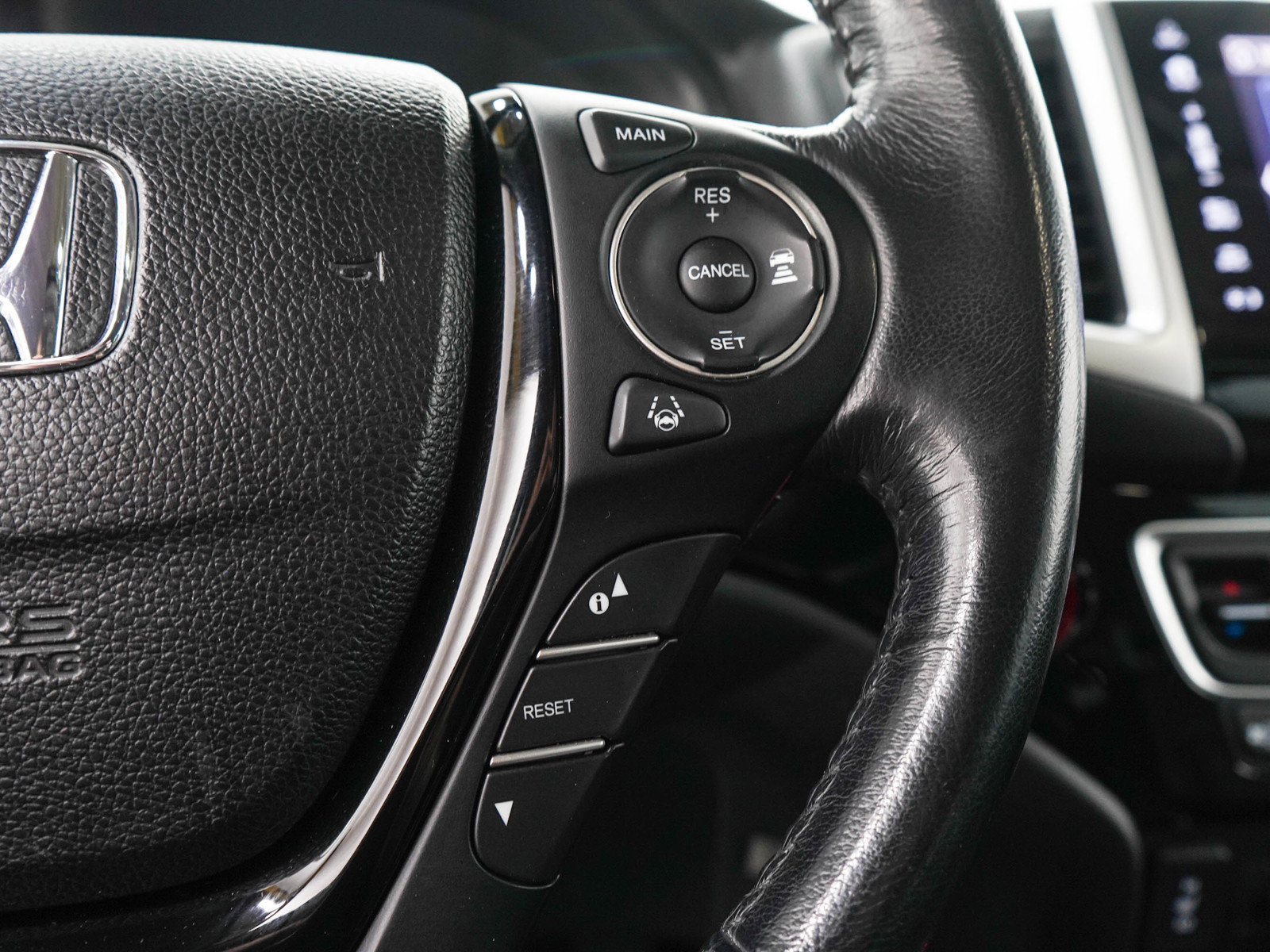 Used 2017 Honda Pilot Touring image 31