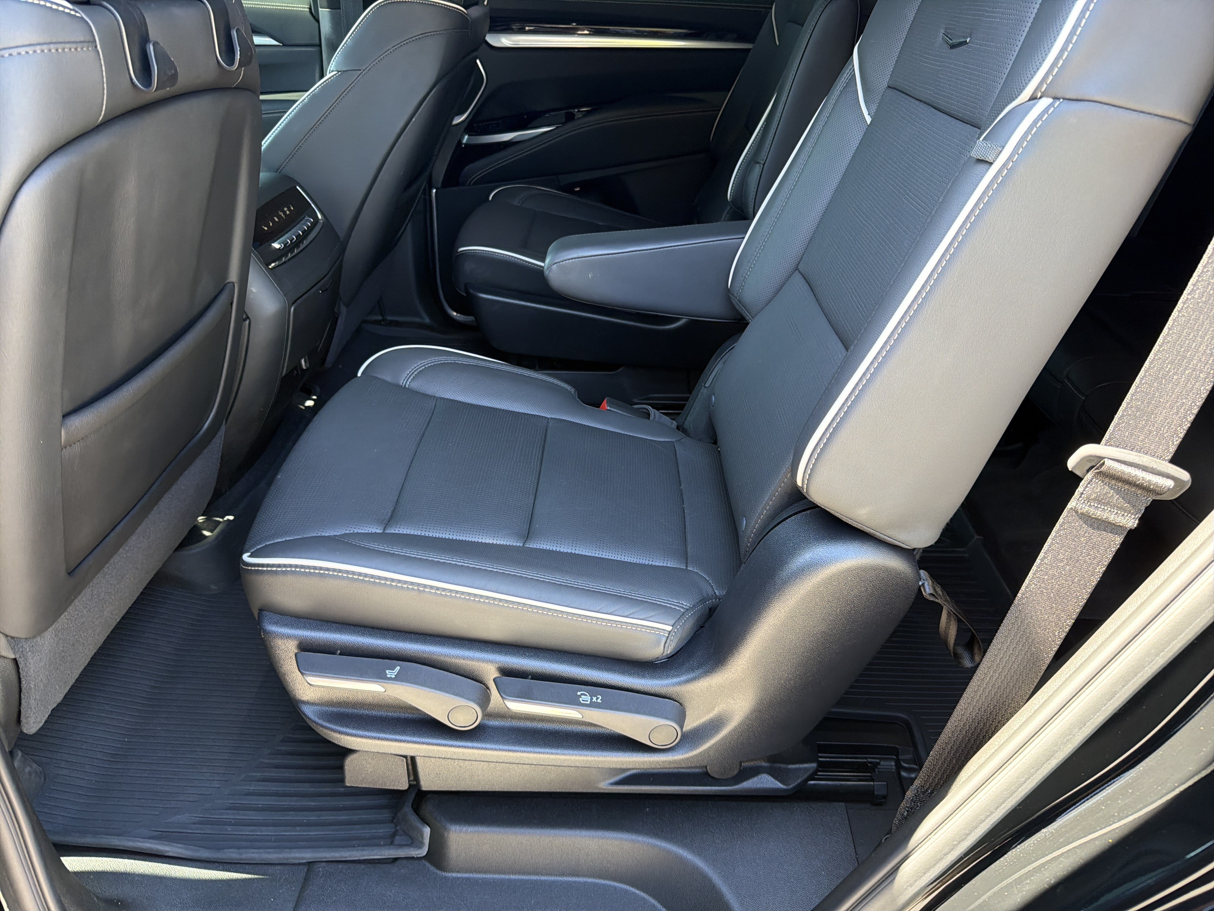 Used 2025 Cadillac Escalade Sport w/ Touring Package AWD/4WD image 22