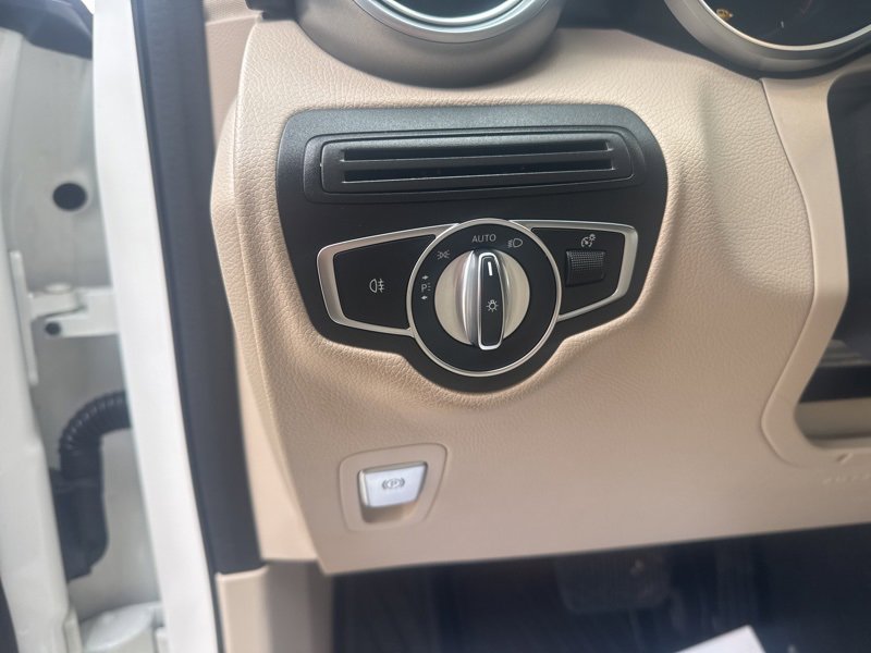 Used 2021 Mercedes-Benz GLC 300 4MATIC image 26