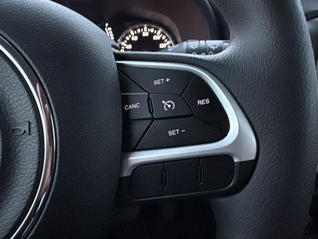 Used 2023 Jeep Renegade Latitude AWD/4WD image 16