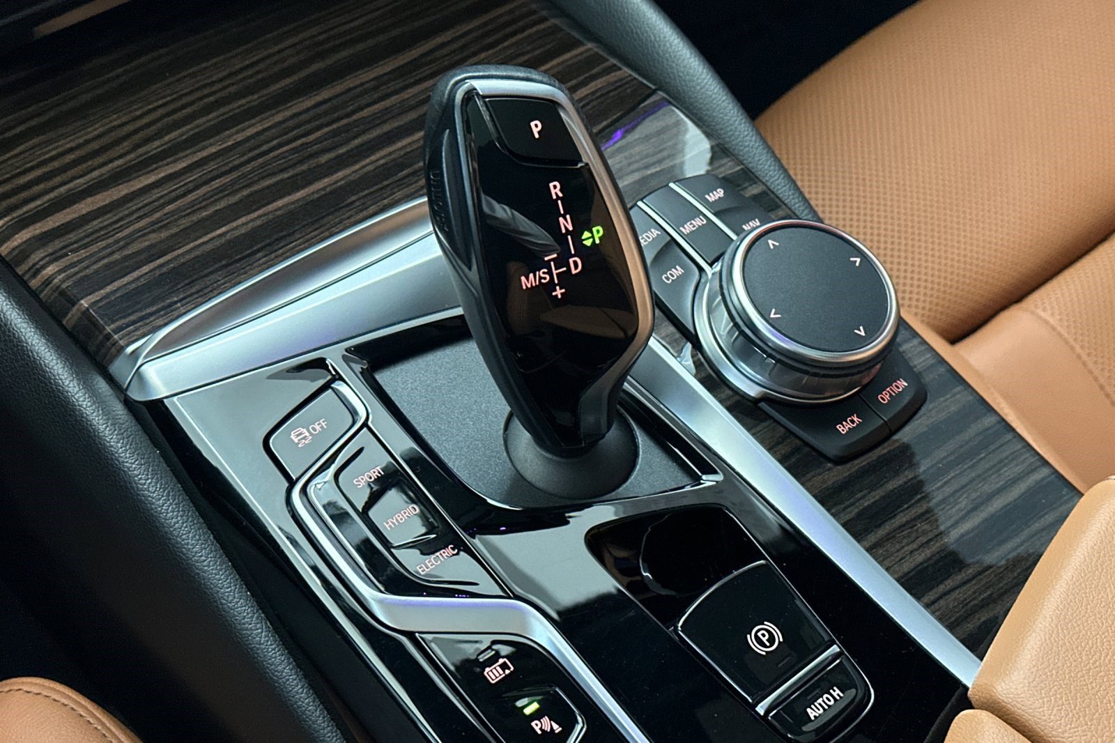 Certified 2023 BMW 530e w/ Convenience Package RWD image 18