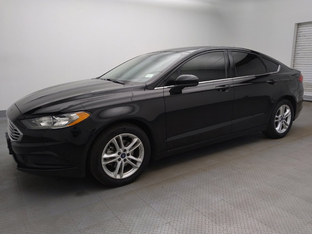 Used 2018 Ford Fusion SE w/ Fusion SE Technology Package FWD image 2