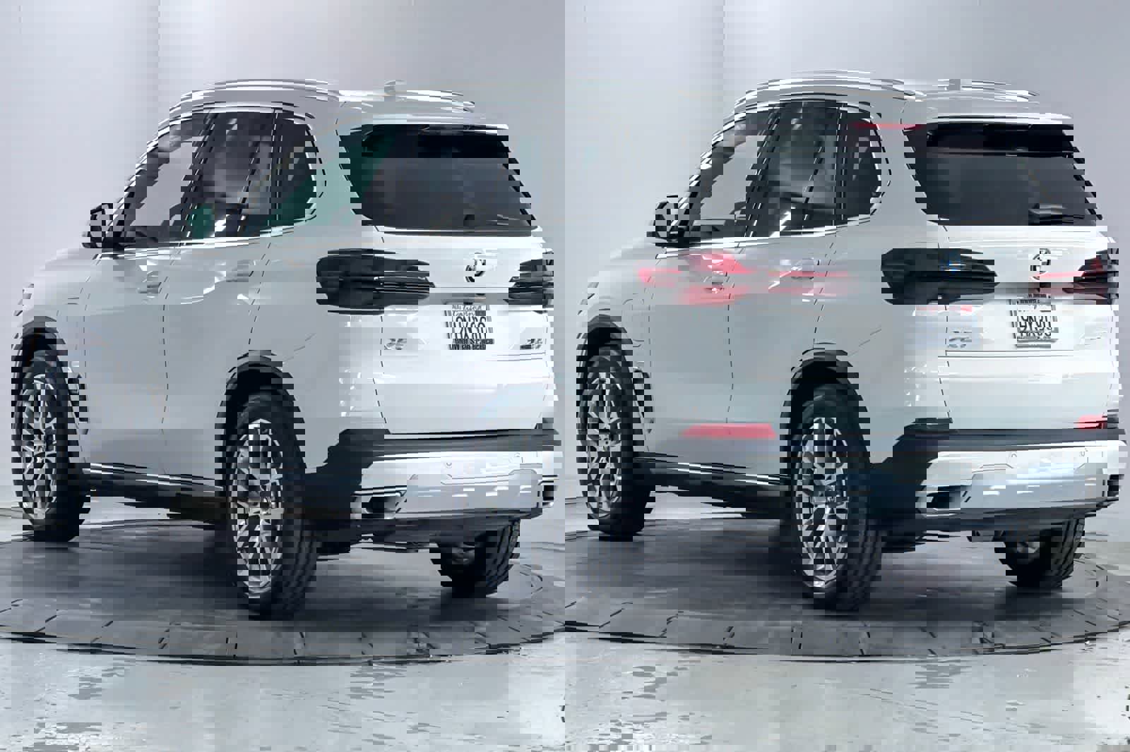 Used 2024 BMW X5 xDrive50e w/ Parking Assistance Package image 6