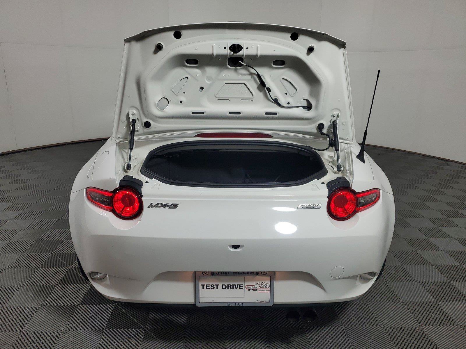 Used 2019 MAZDA MX-5 Miata Club RWD image 9