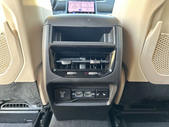 Used 2025 Jeep Grand Cherokee Limited image 24