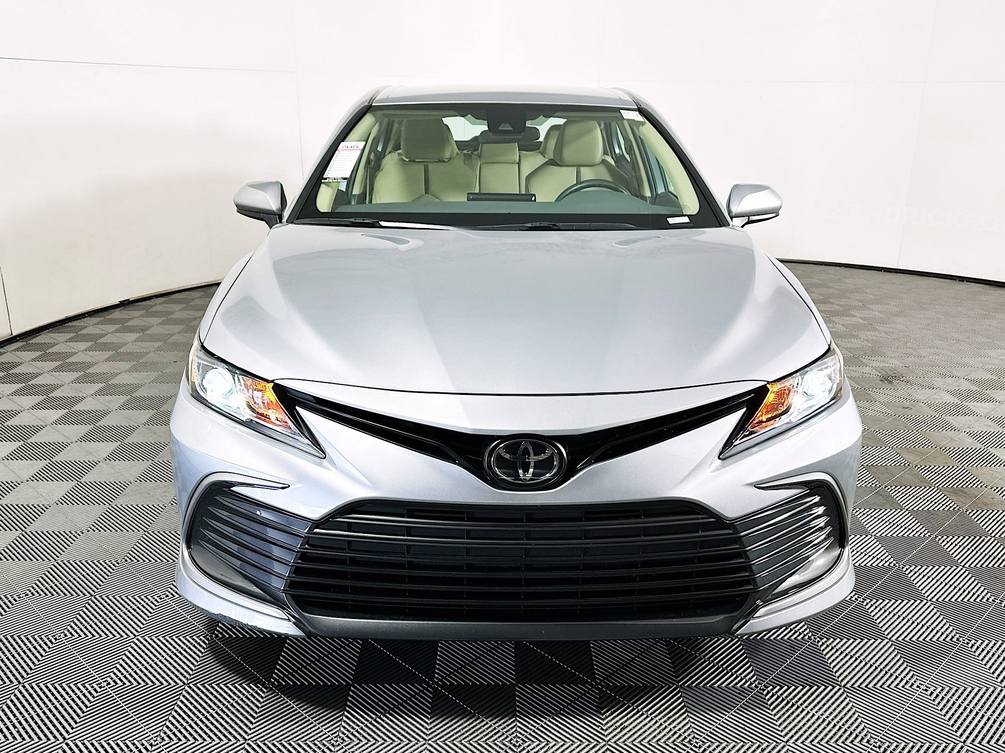 Used 2023 Toyota Camry LE image 7