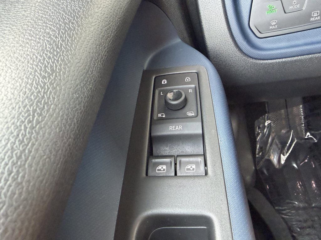Used 2025 Volkswagen ID. Buzz Pro S RWD image 26
