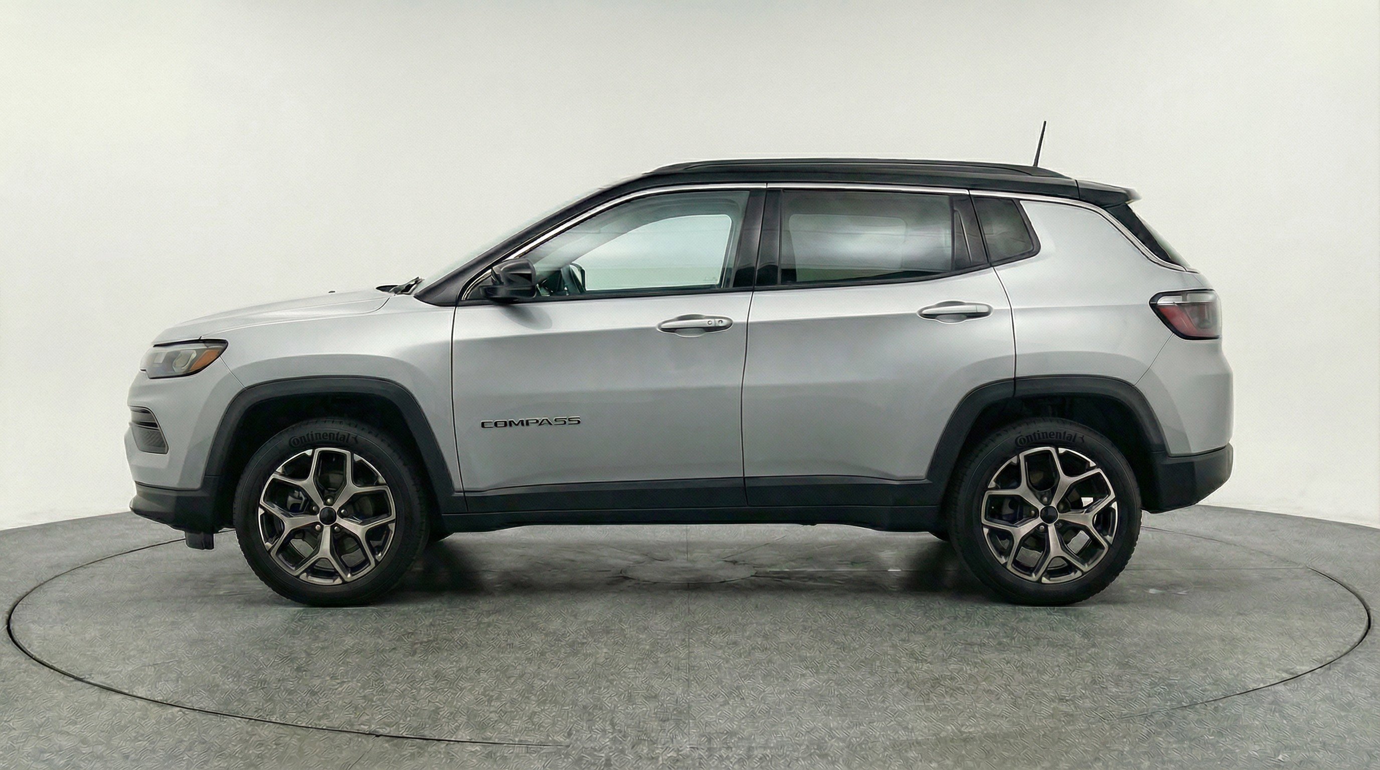 Used 2025 Jeep Compass Limited AWD/4WD image 5