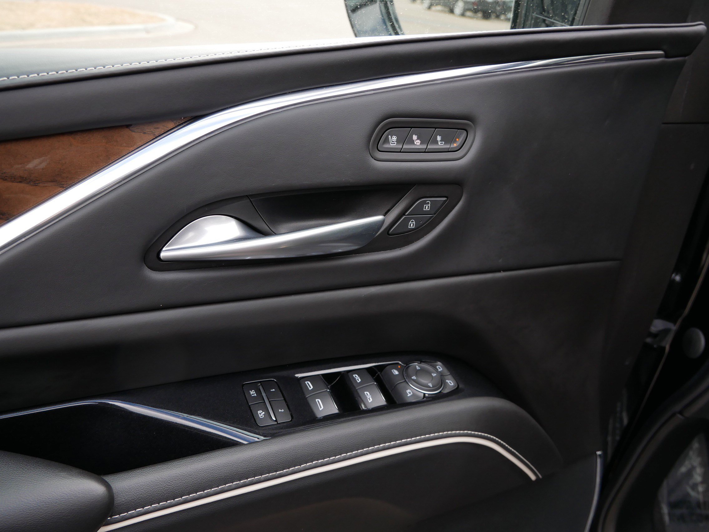 Used 2023 Cadillac Escalade Sport Platinum w/ LPO, ONYX Package image 21