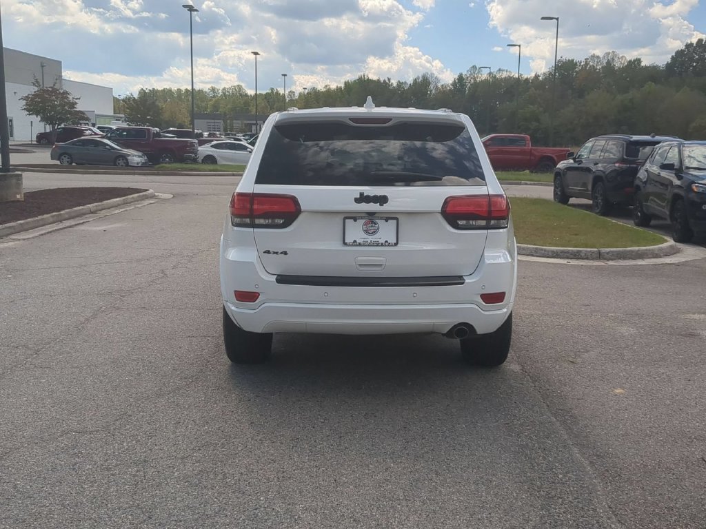 Used 2018 Jeep Grand Cherokee Altitude AWD/4WD image 4