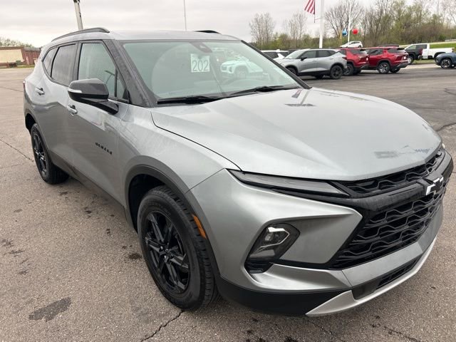 Used 2023 Chevrolet Blazer LT w/ Midnight/Sport Edition FWD image 3