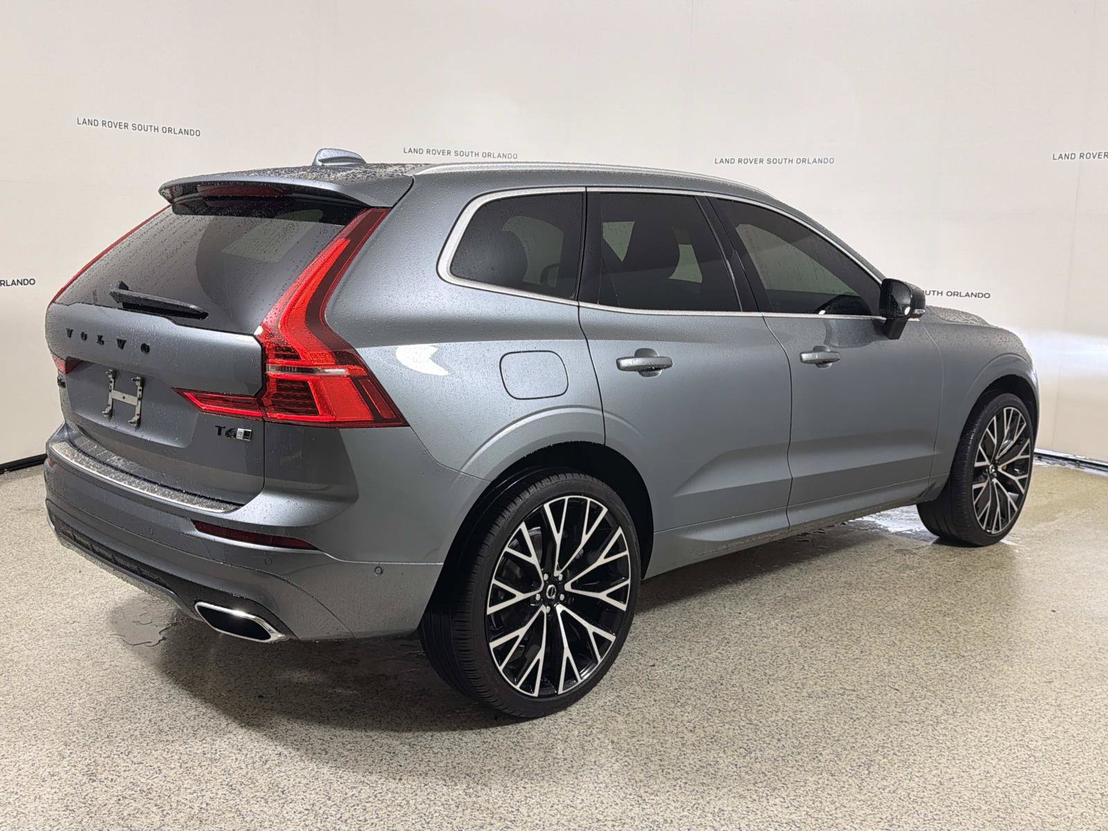 Used 2018 Volvo XC60 T6 R-Design w/ Convenience Package AWD/4WD image 5