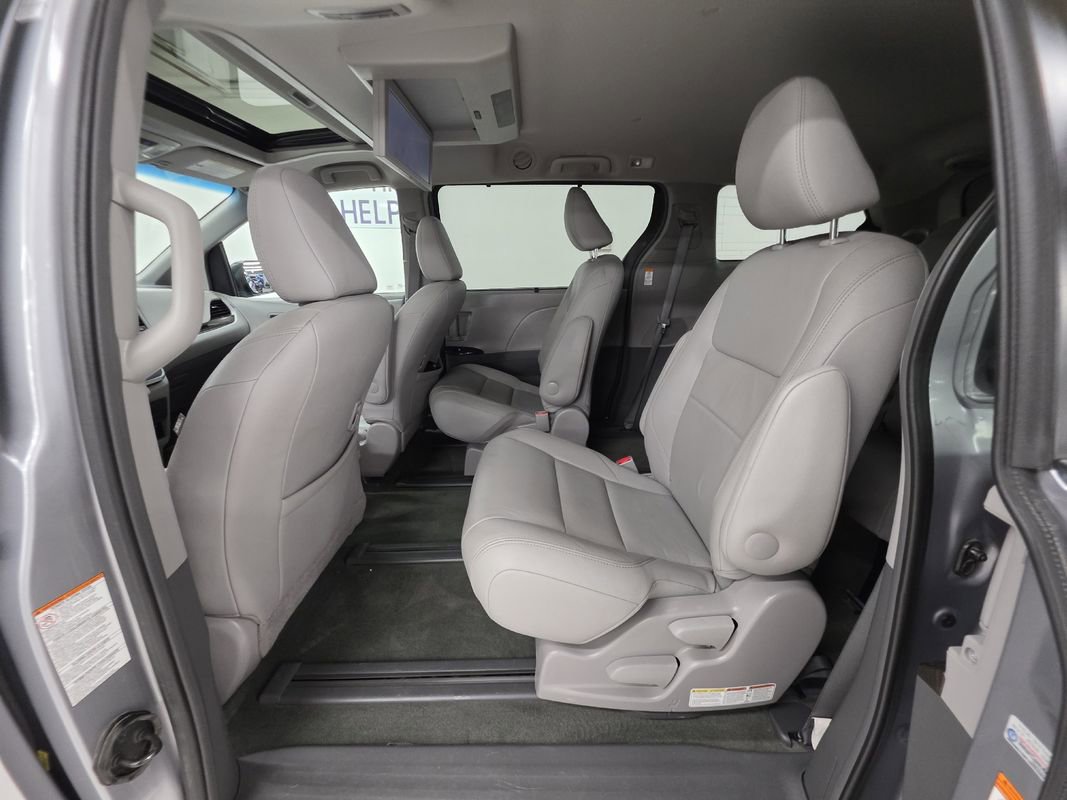 Used 2017 Toyota Sienna XLE Premium image 8