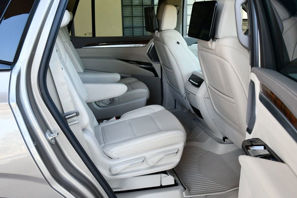 Used 2025 Cadillac Escalade Sport Platinum w/ LPO, ONYX Package image 52