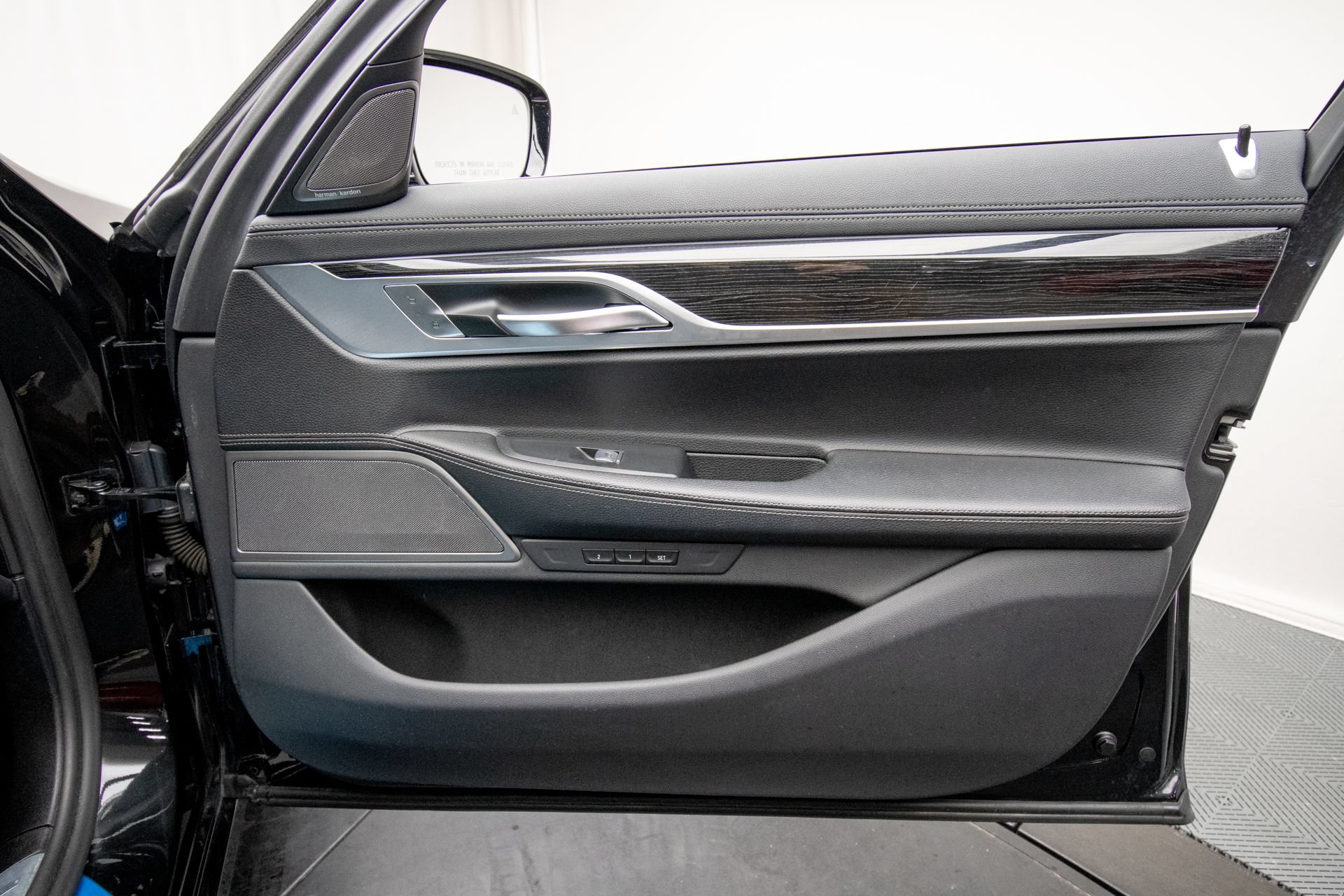 Used 2020 BMW 740i xDrive AWD/4WD image 31