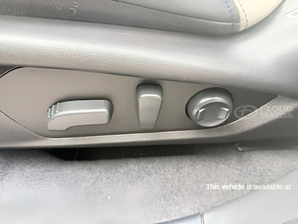 Used 2025 Subaru Forester Limited image 17
