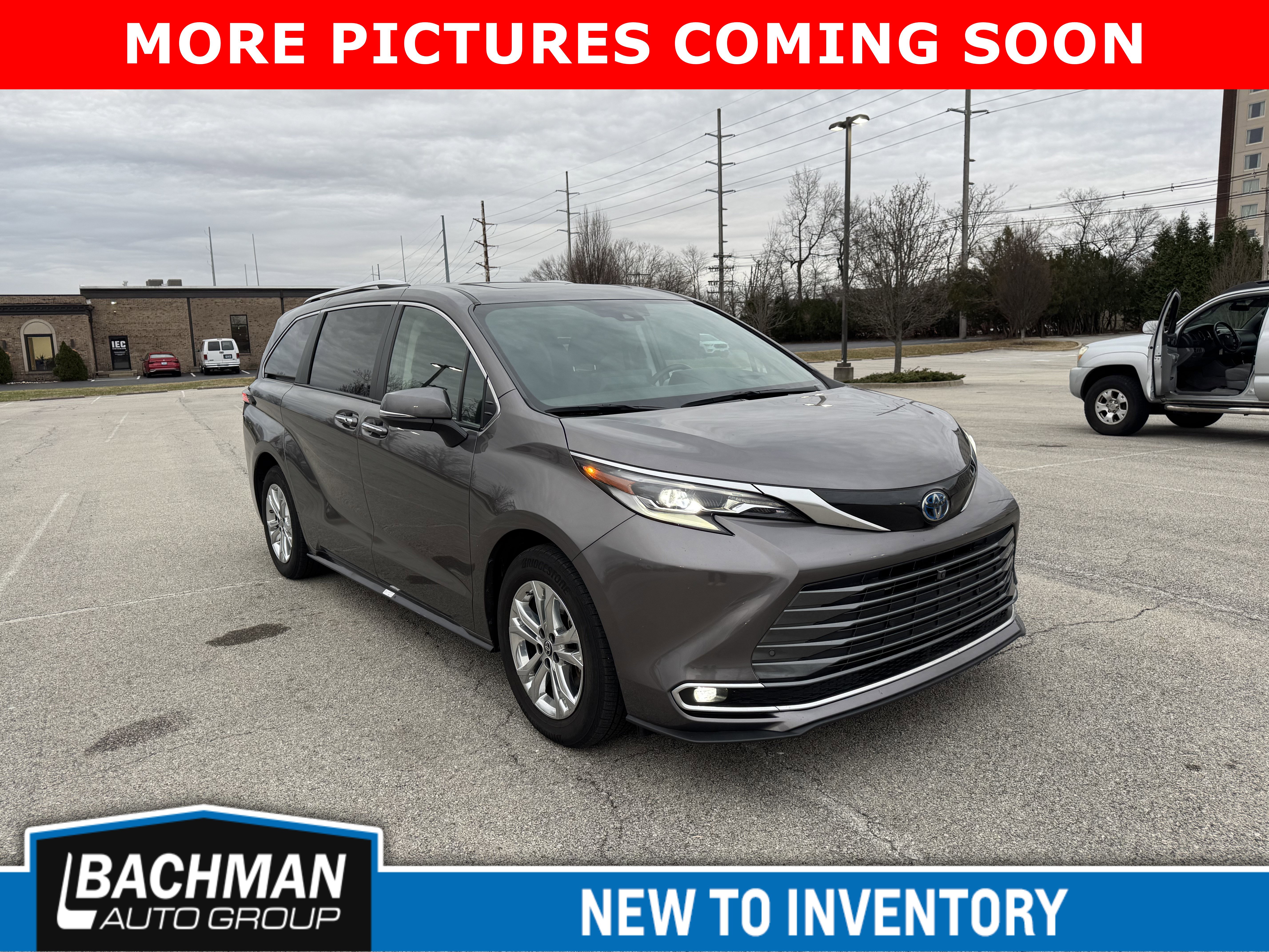 Used 2023 Toyota Sienna Platinum image 2