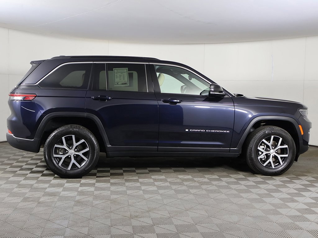 Used 2024 Jeep Grand Cherokee Limited image 19