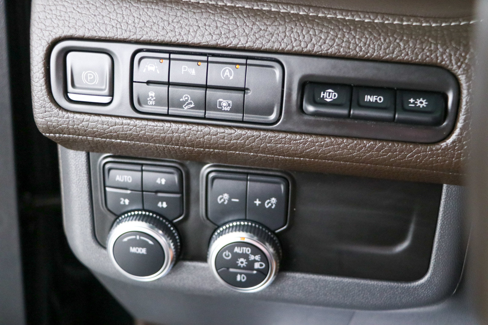 Used 2023 GMC Yukon Denali AWD/4WD image 24