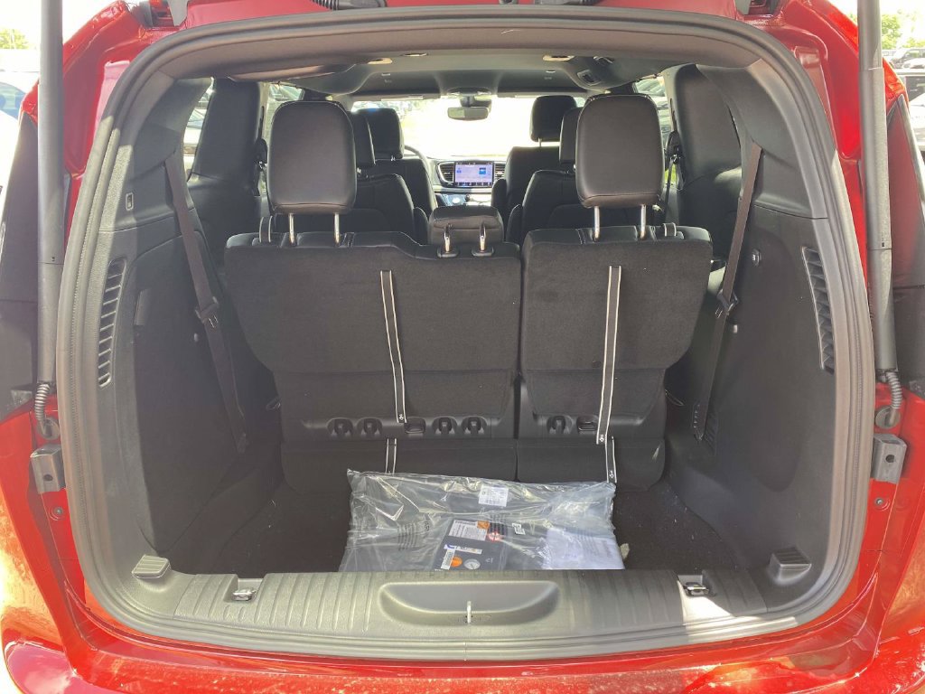New 2027 Chrysler Pacifica Select FWD image 38