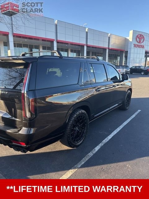 Used 2024 Cadillac Escalade ESV V image 3