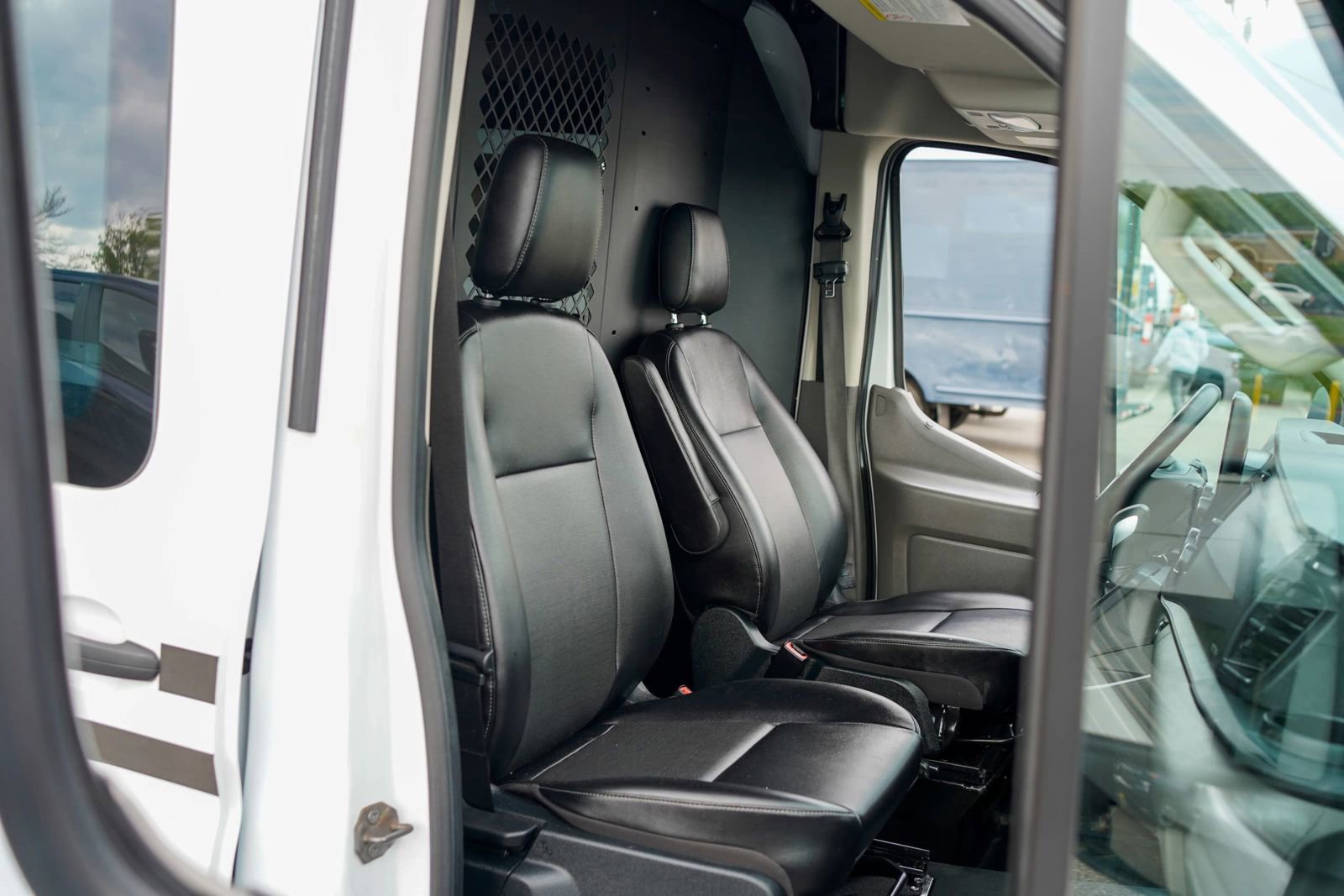 Used 2020 Ford Transit 250 Medium Roof AWD image 18
