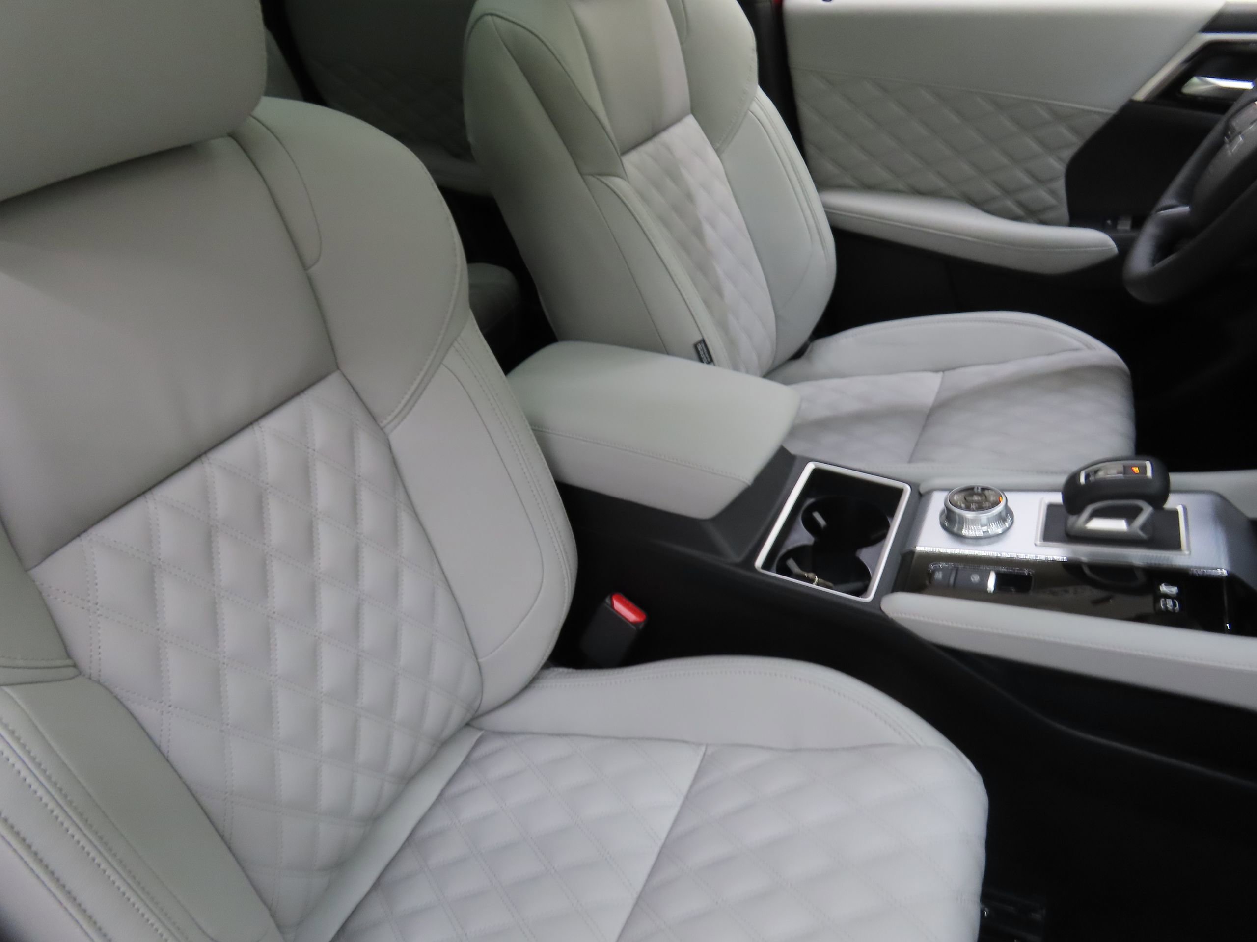 New 2025 Mitsubishi Outlander SEL image 25