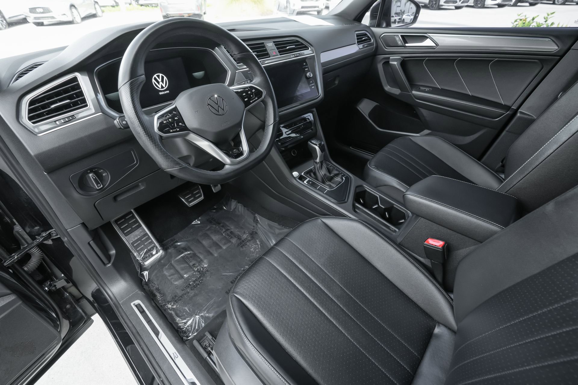 Used 2022 Volkswagen Tiguan SE R-Line image 7