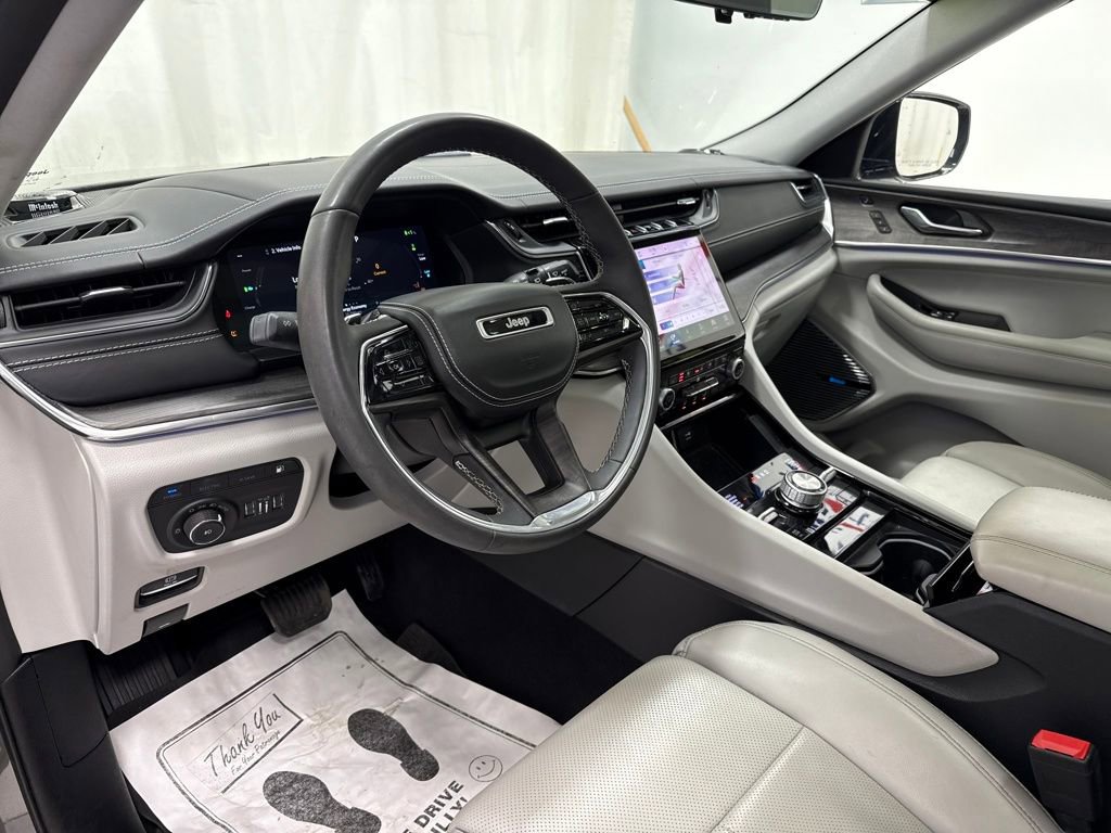 Used 2022 Jeep Grand Cherokee Overland w/ Luxury Tech Group IV image 22