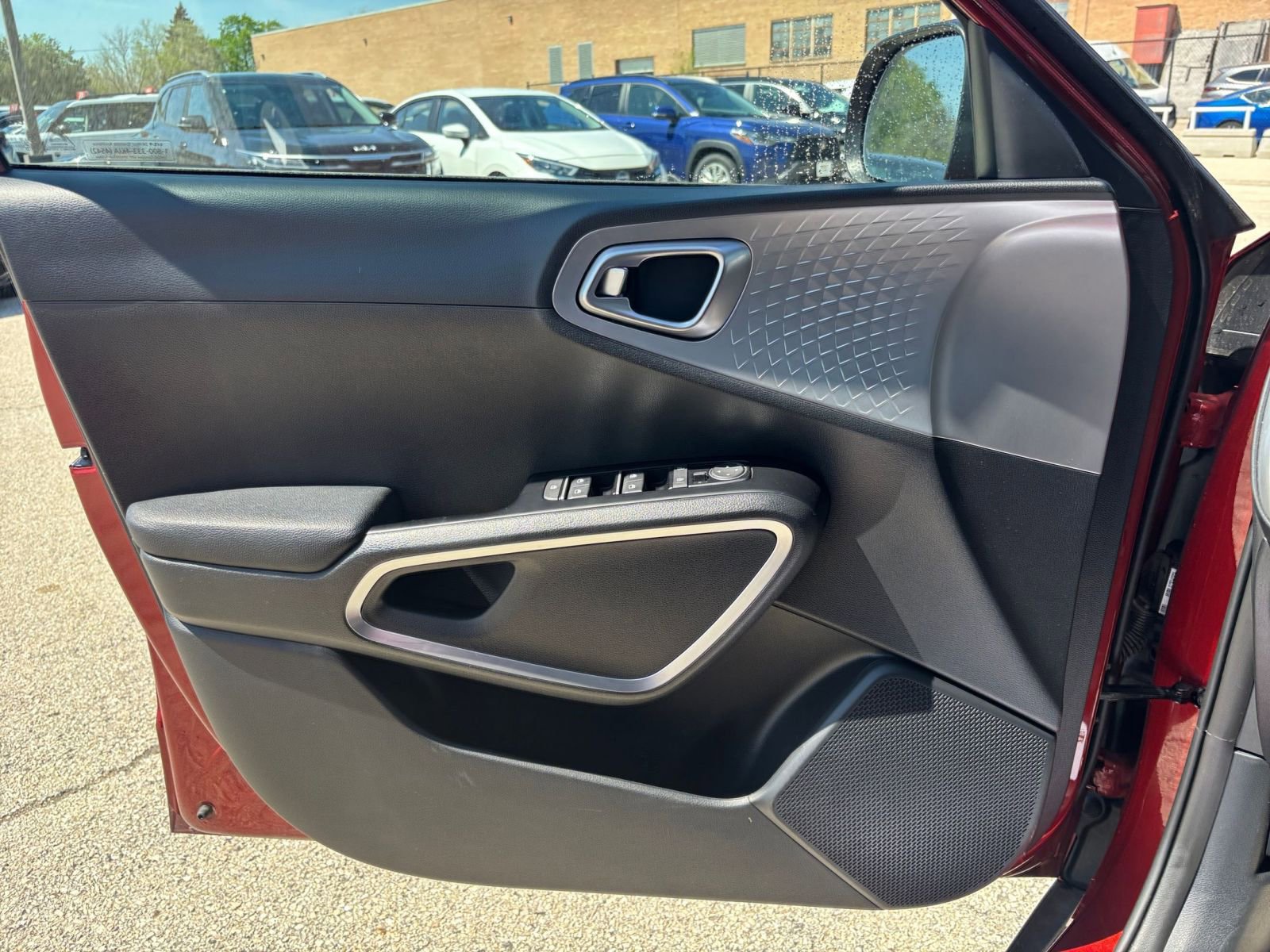 Used 2025 Kia Soul LX w/ LX Technology Package FWD image 18