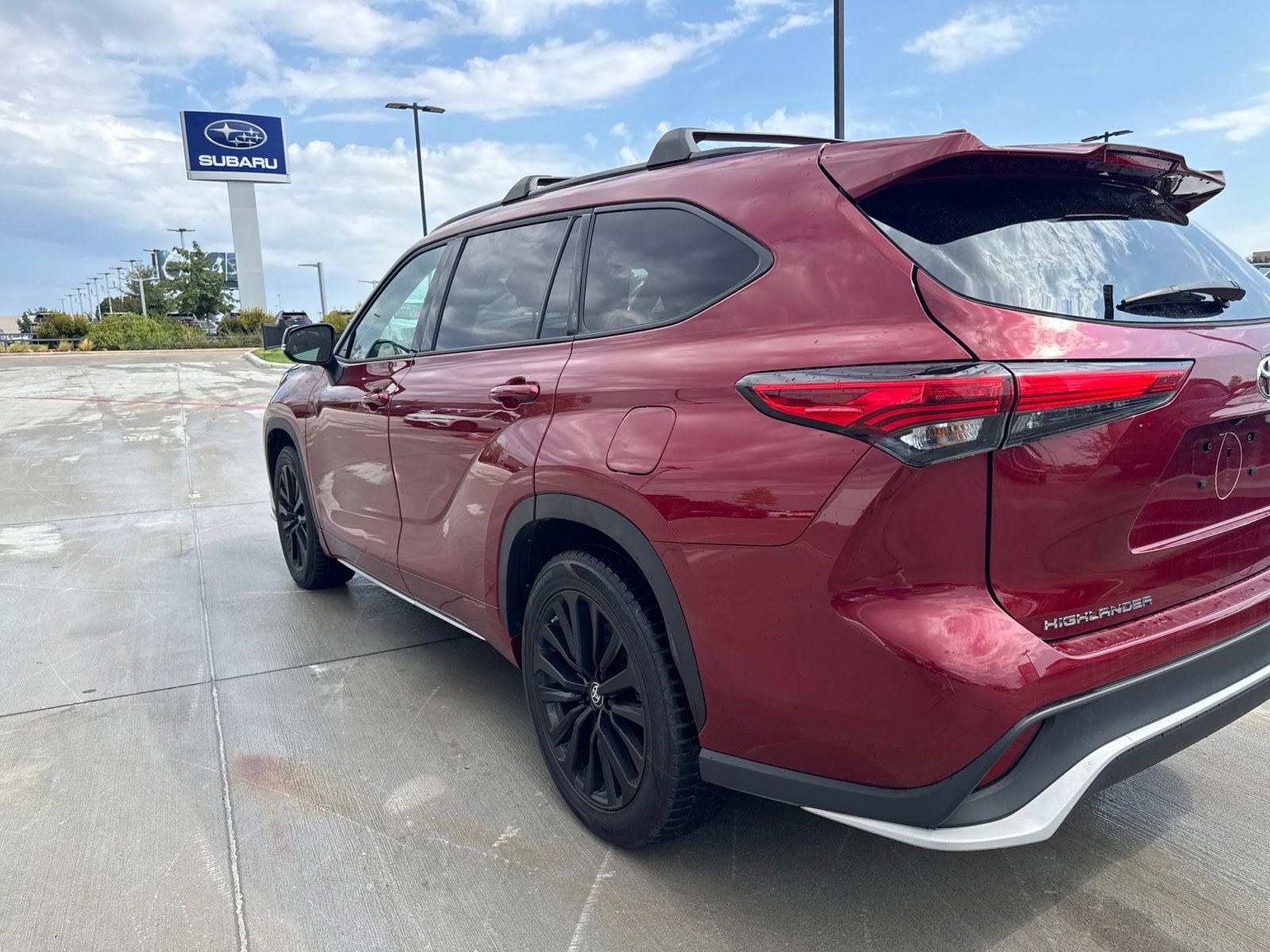 Used 2023 Toyota Highlander XSE AWD/4WD image 6