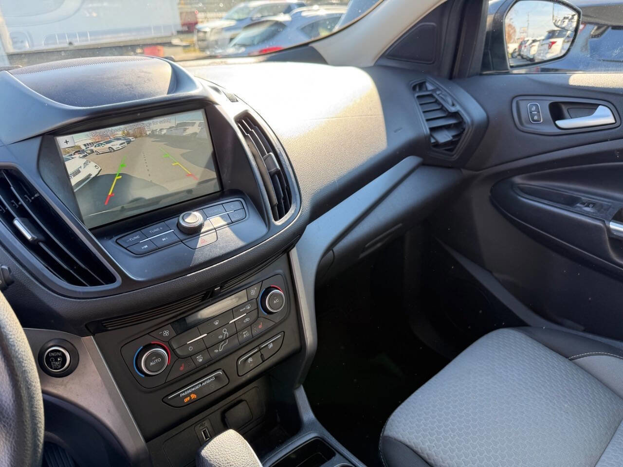 Used 2019 Ford Escape SE image 18