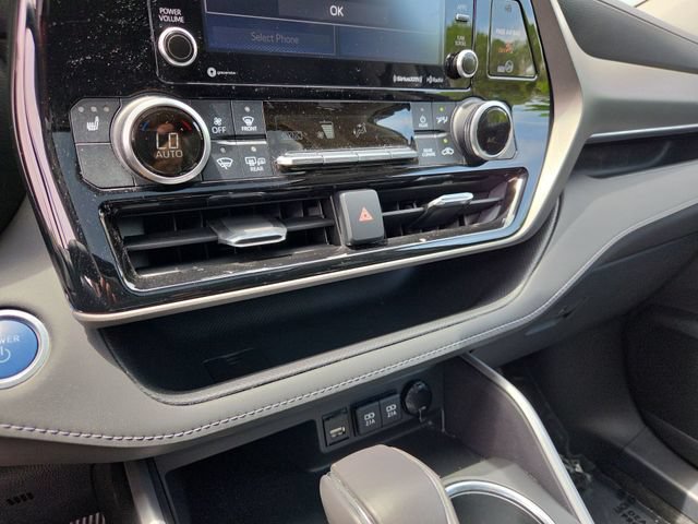 Used 2021 Toyota Highlander XLE AWD/4WD image 18
