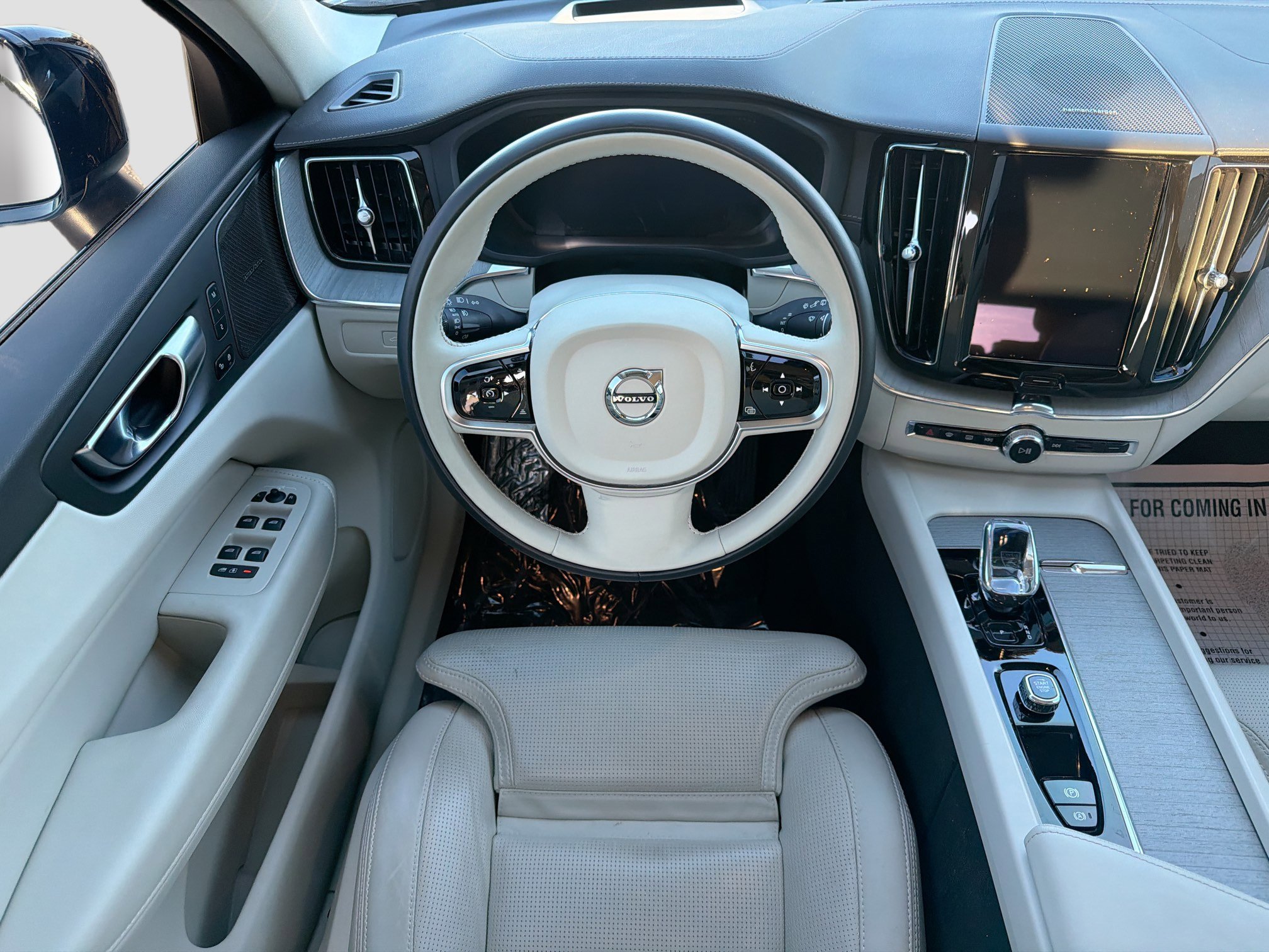 Used 2025 Volvo XC60 B5 Ultra w/ Climate Package image 17