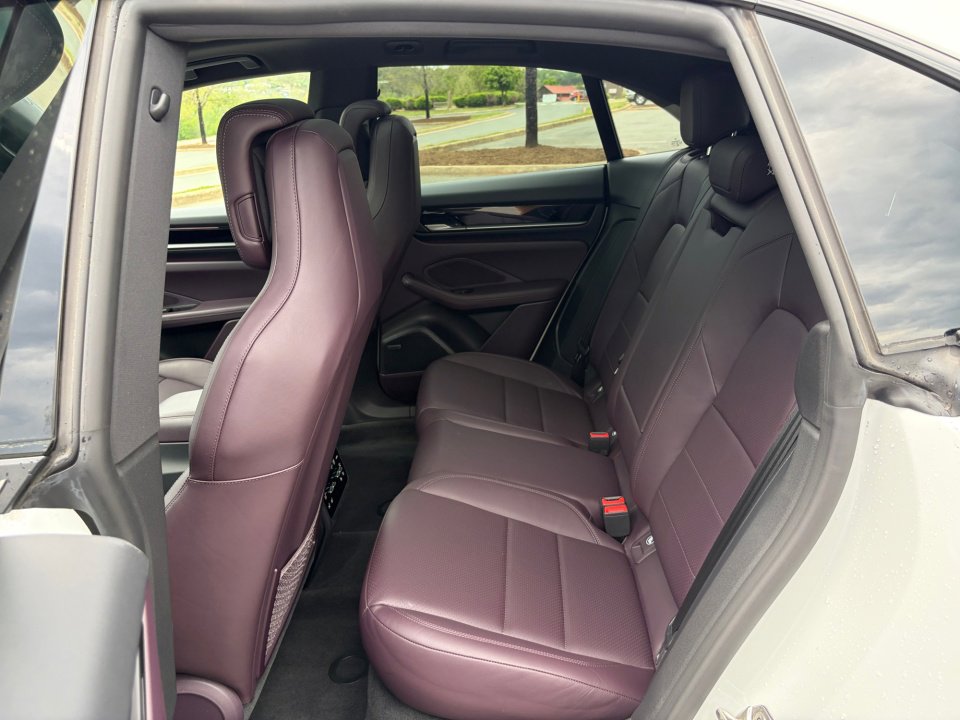 Certified 2025 Porsche Macan 4S Electric AWD/4WD image 20