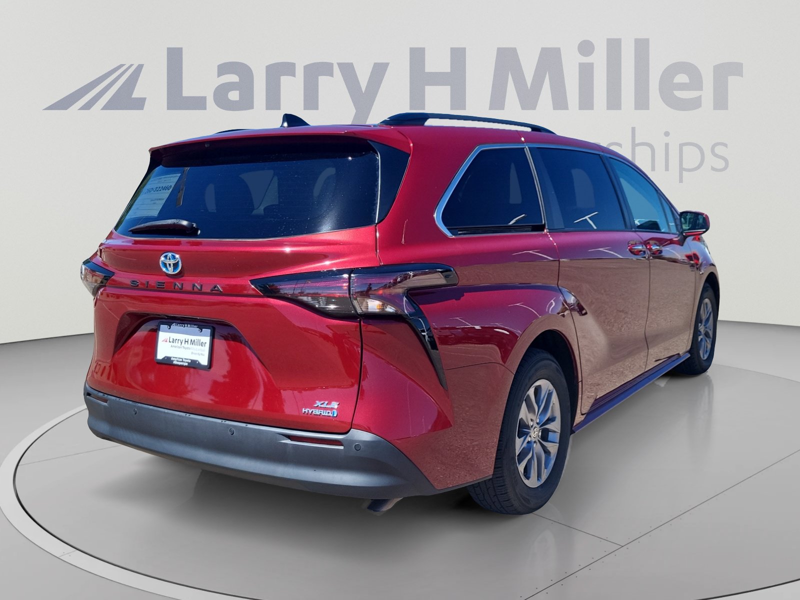 Used 2023 Toyota Sienna XLE FWD image 5