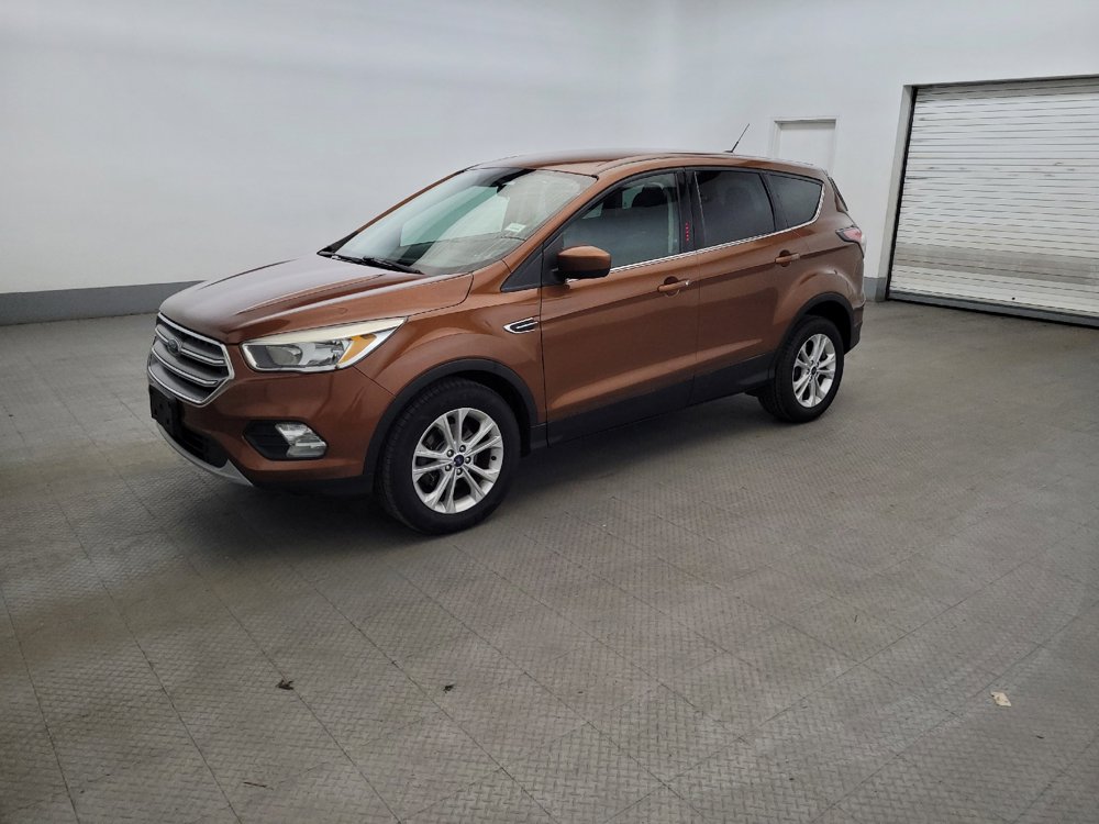Used 2017 Ford Escape SE w/ SE Cold Weather Package FWD image 2