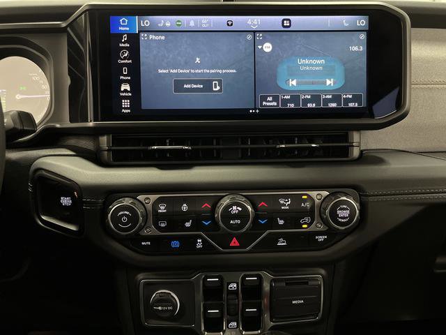 Used 2024 Jeep Wrangler Unlimited Sahara image 8