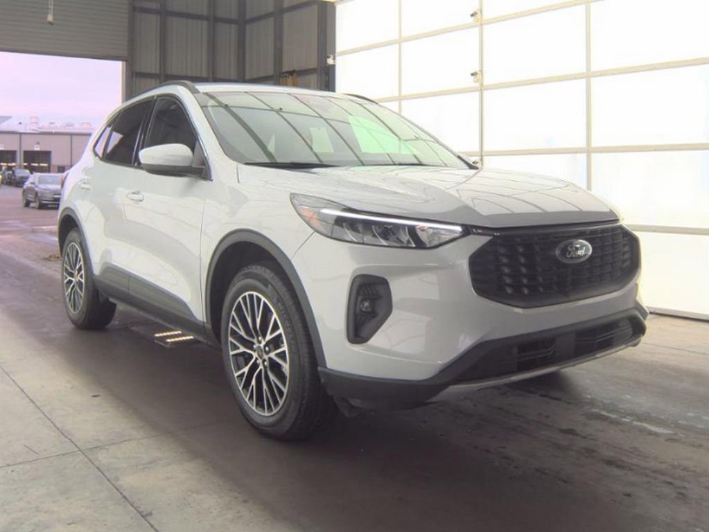 Used 2025 Ford Escape SE image 4