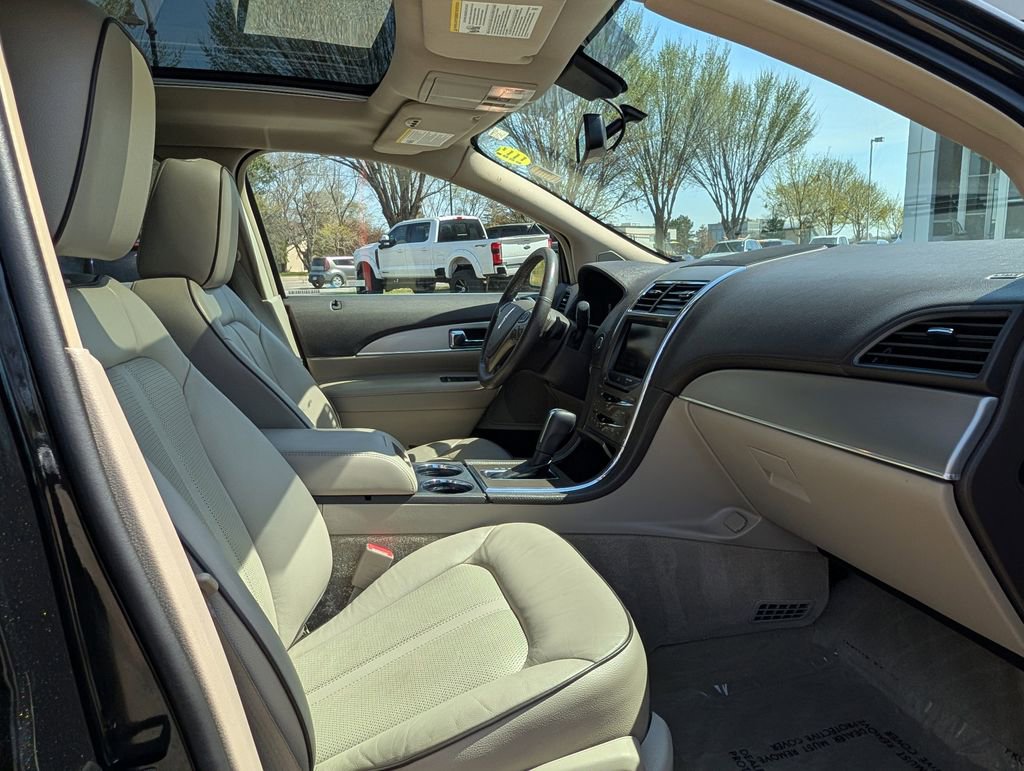 Used 2014 Lincoln MKX AWD w/ Equipment Group 102A image 18
