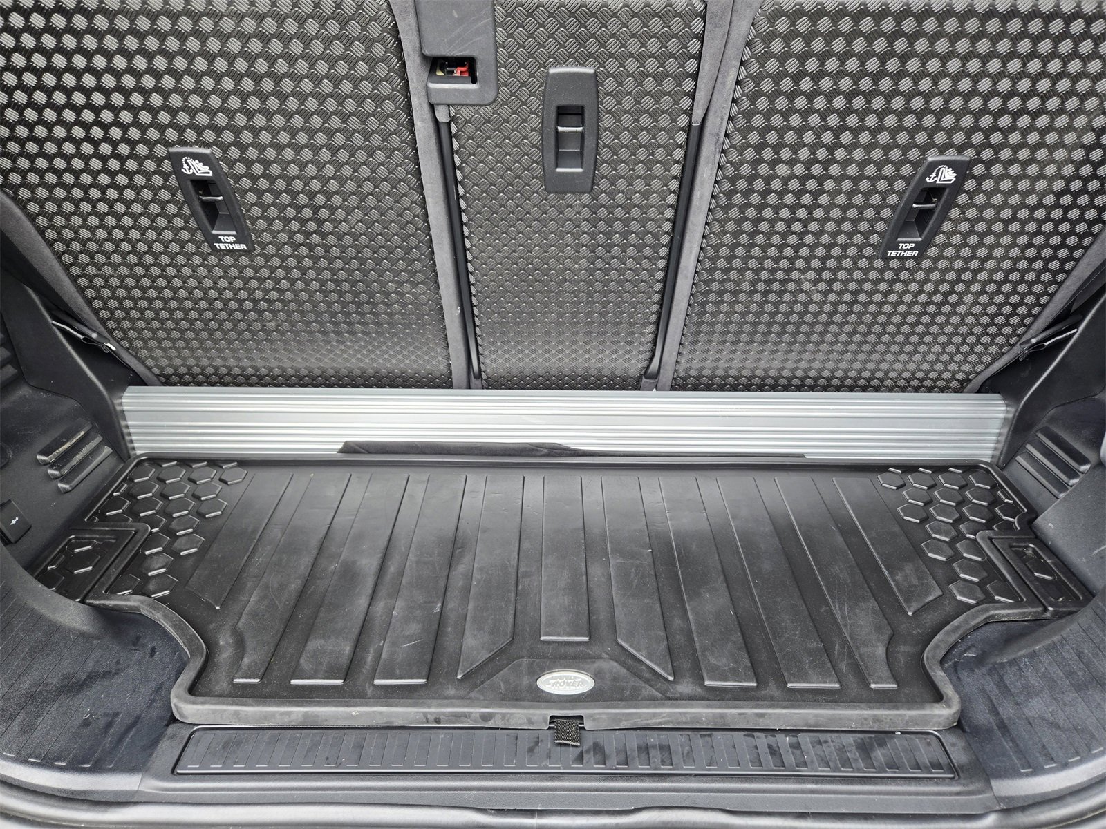 Used 2021 Land Rover Defender 90 First Edition image 30