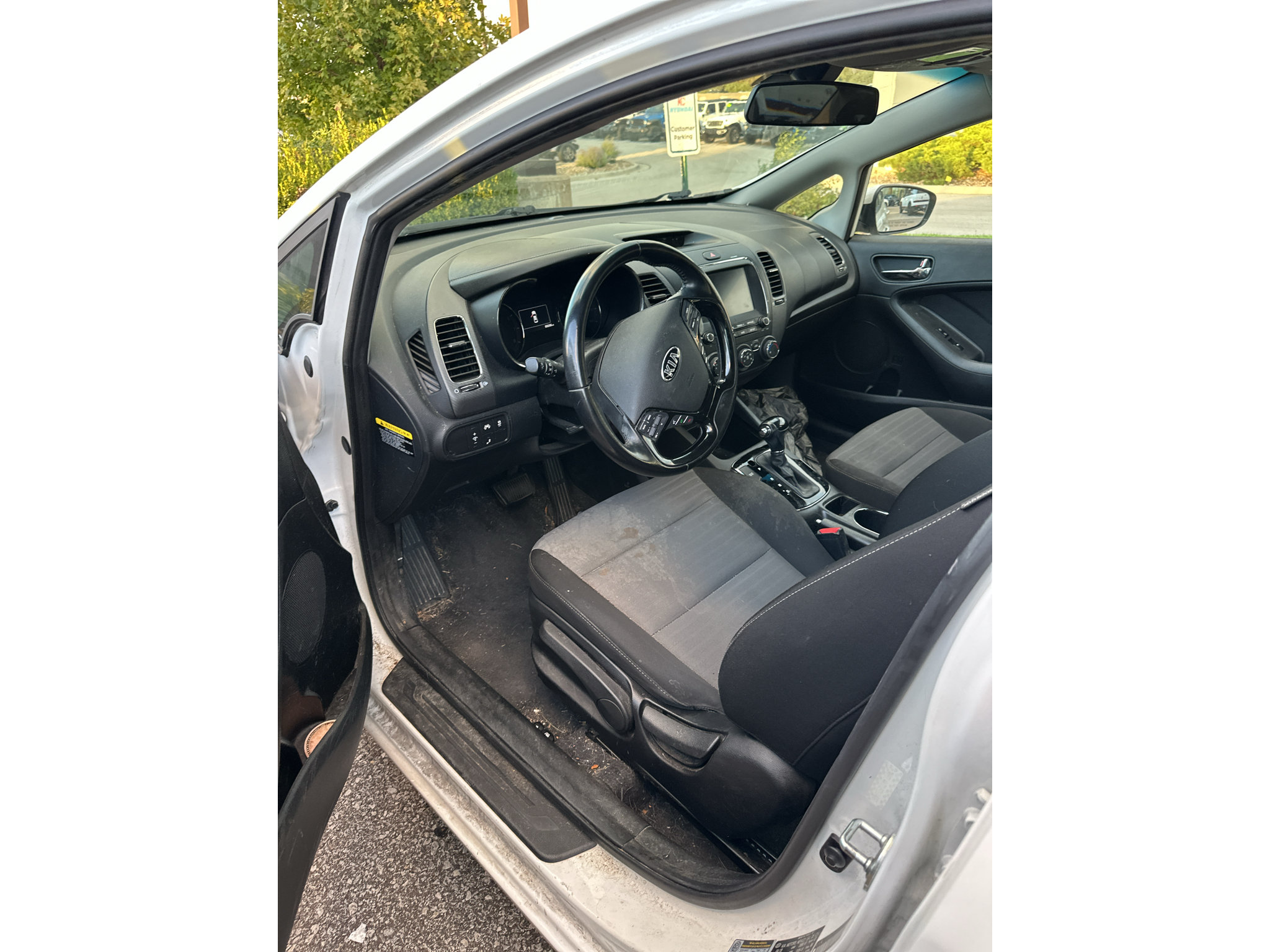 Used 2018 Kia Forte S w/ S Technology Plus Package FWD image 5