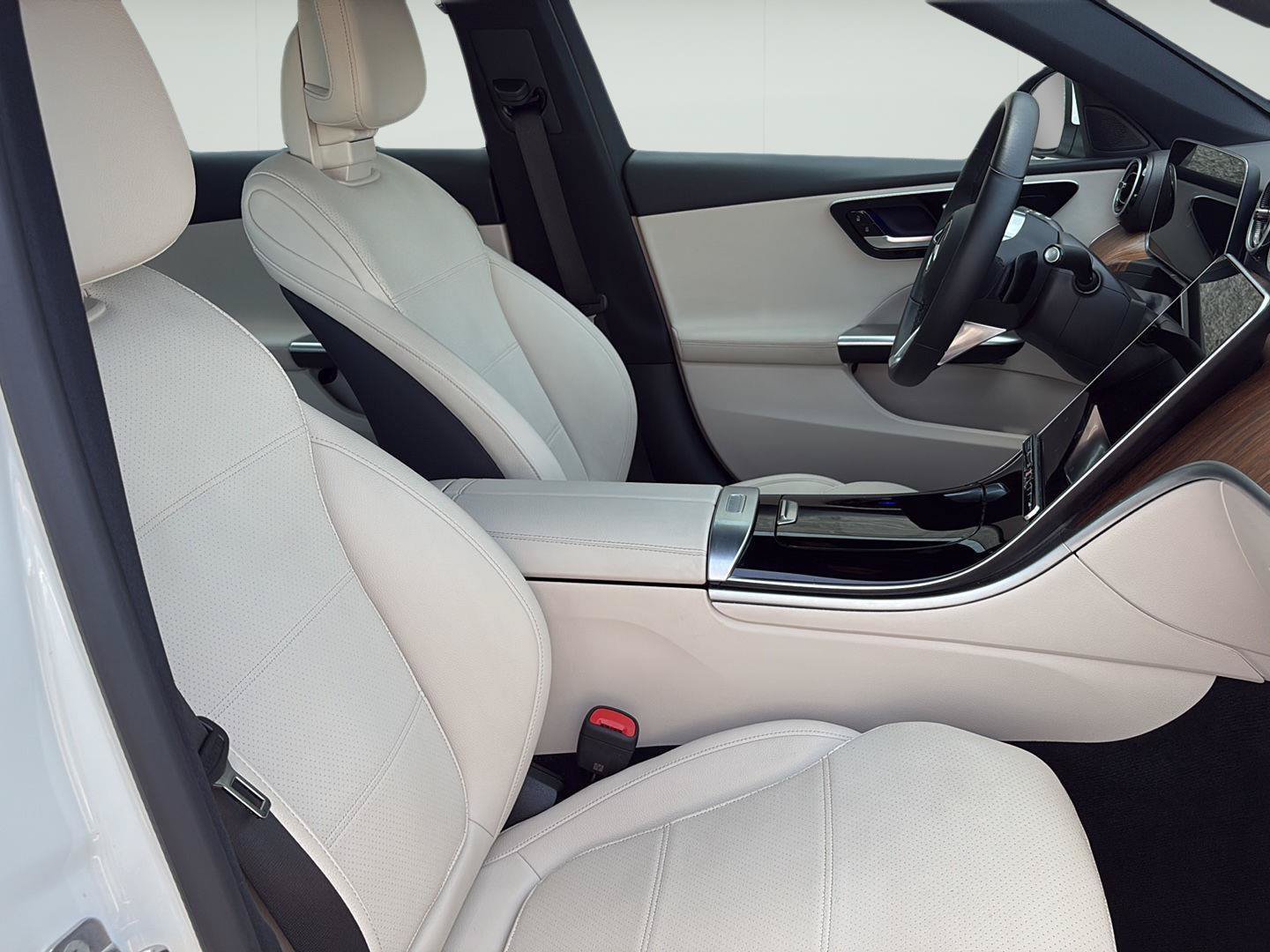 Used 2025 Mercedes-Benz C 300 4MATIC Sedan image 22