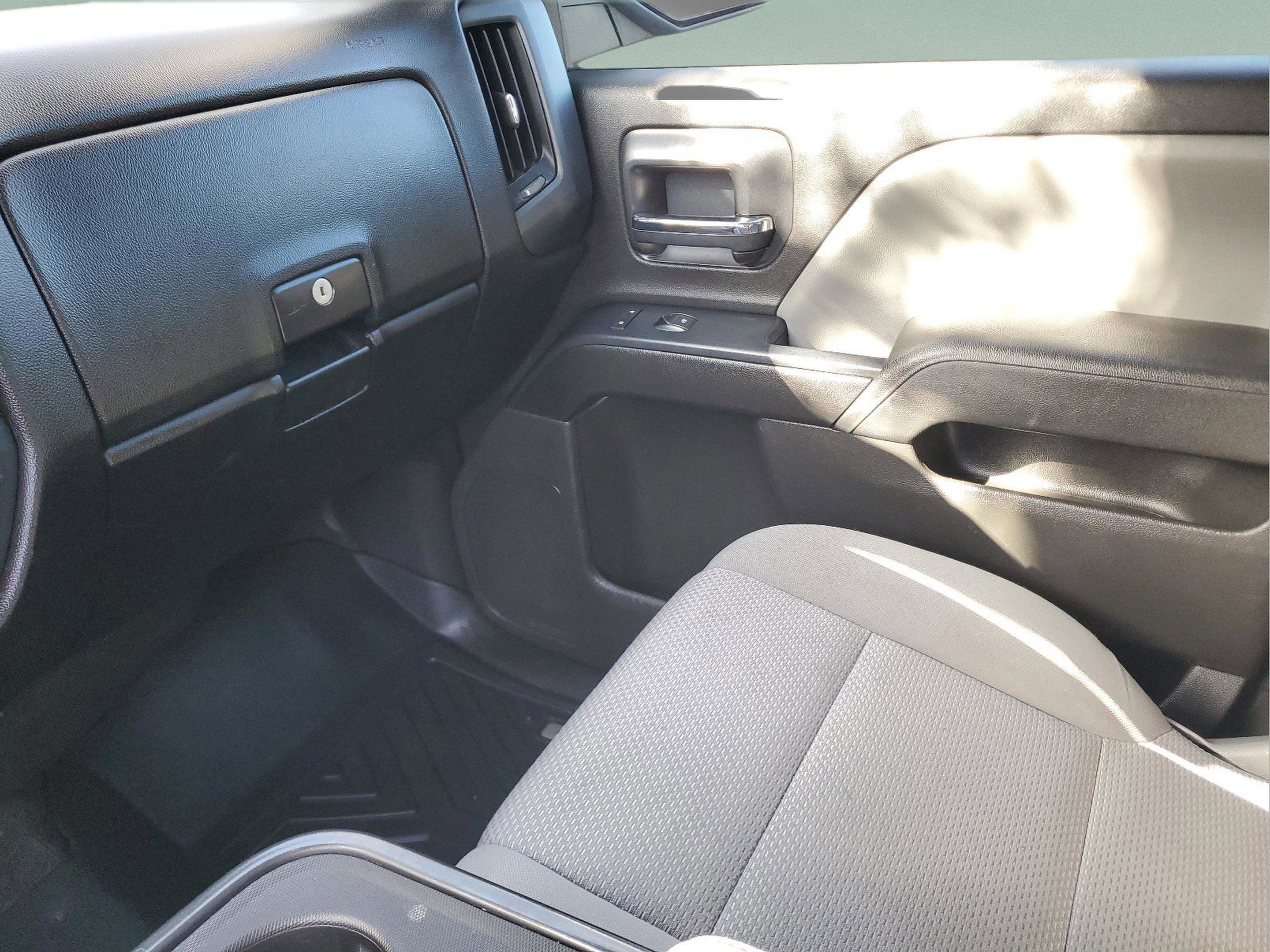 Used 2018 Chevrolet Silverado 1500 Custom w/ Custom Value Package image 20