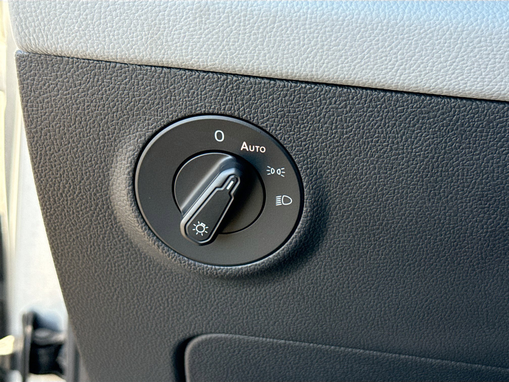 Used 2022 Volkswagen Taos SE image 33