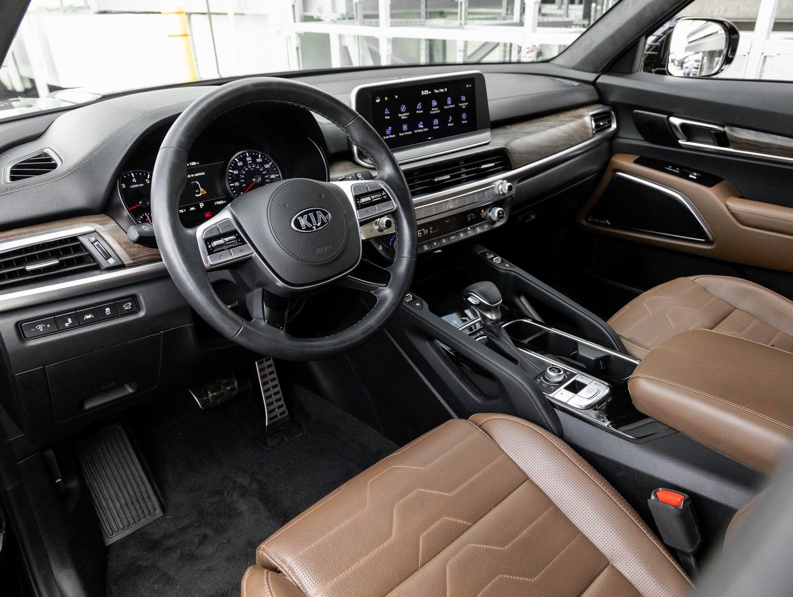 Used 2020 Kia Telluride SX w/ SX Prestige Package image 4