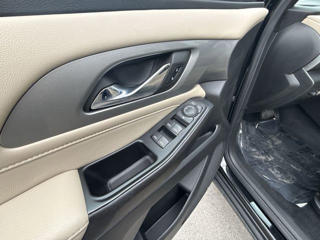 Used 2023 Chevrolet Traverse LS image 13