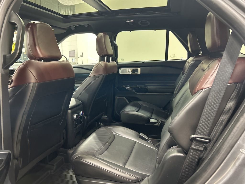 Certified 2022 Ford Explorer Platinum w/ Equipment Group 601A AWD/4WD image 27