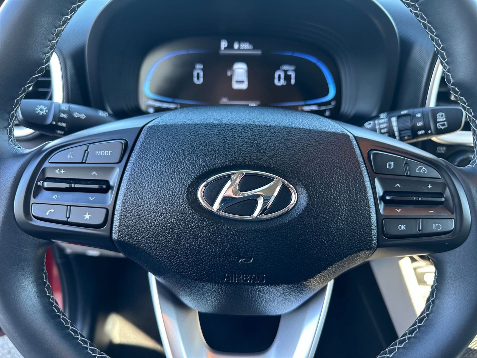 Used 2025 Hyundai Venue SEL FWD image 29